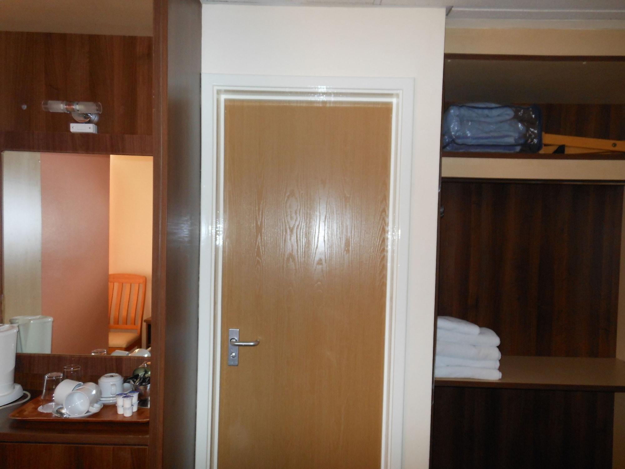 The Gatwick White House Hotel Horley Exteriör bild