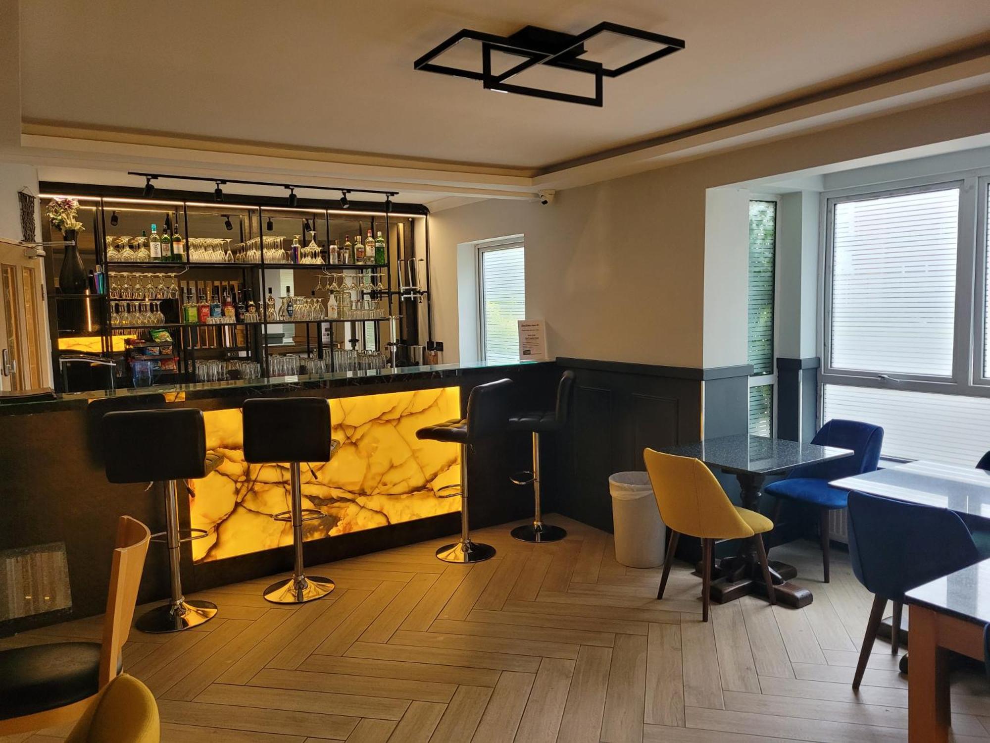 The Gatwick White House Hotel Horley Exteriör bild