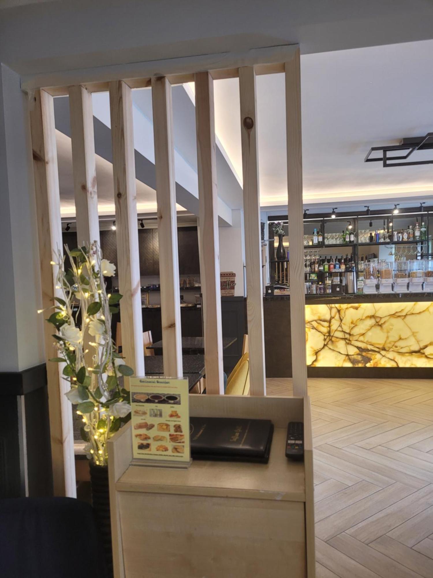 The Gatwick White House Hotel Horley Exteriör bild