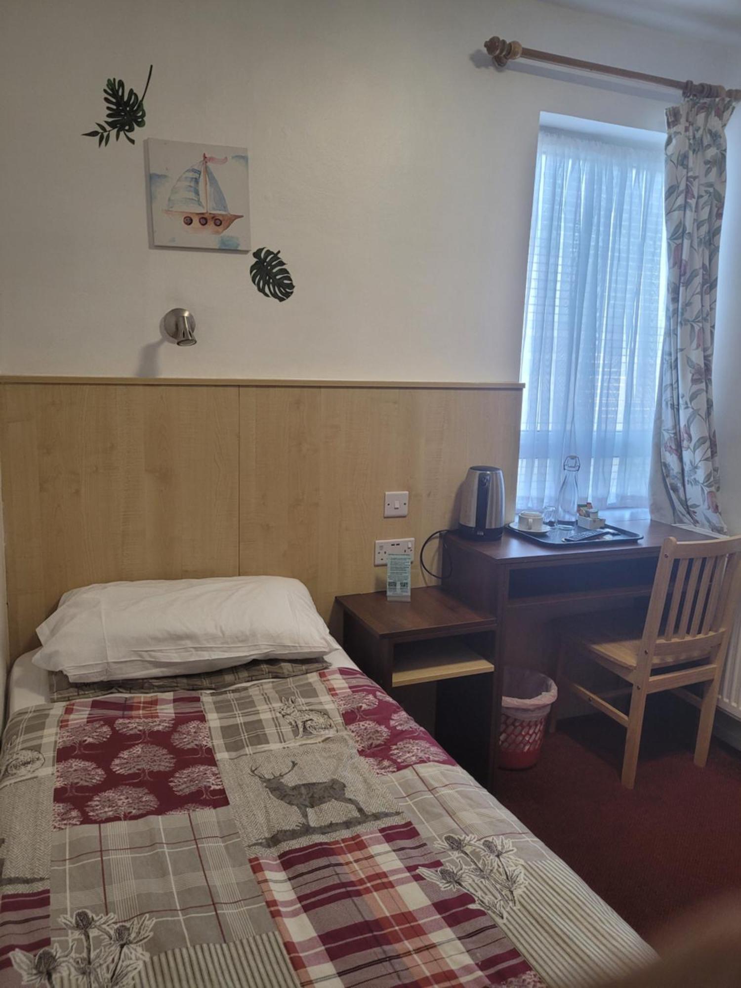 The Gatwick White House Hotel Horley Exteriör bild