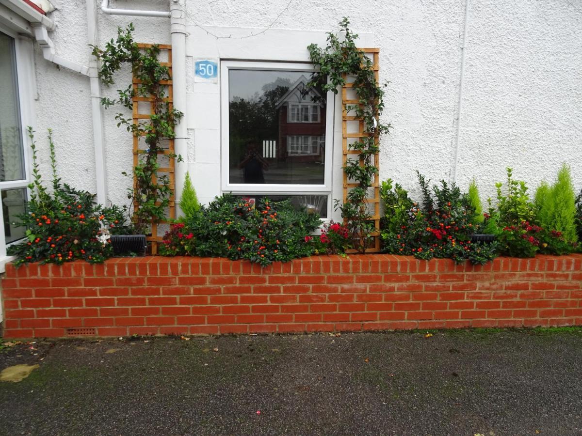 The Gatwick White House Hotel Horley Exteriör bild